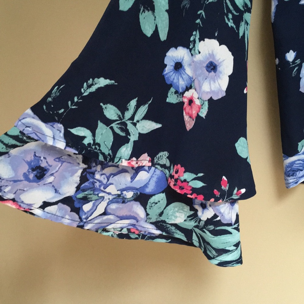 Navy Floral Faux Wrap Bell Sleeve Blouse Size M - Picture 3 of 6